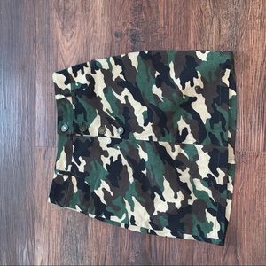 Camo Jean skirt with pockets and buttons